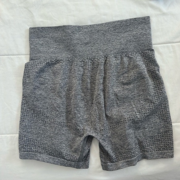 Gymshark VITAL SEAMLESS SHORTS in deep gray in size M - Picture 6 of 7